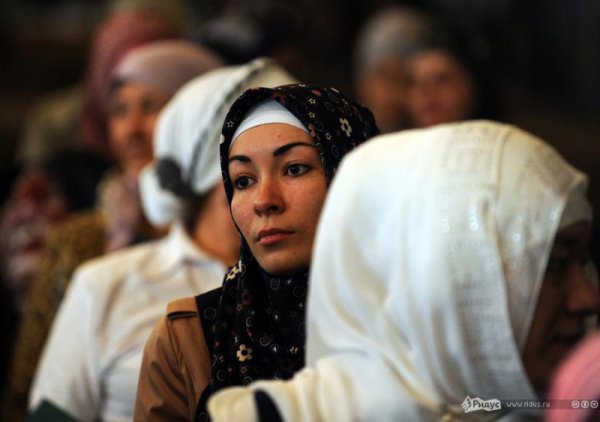 В форуме принимает участие около 80 человек