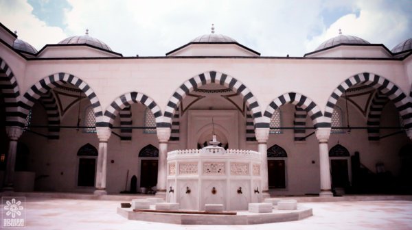 В США построена крупнейшая мечеть в Западном полушарии (ФОТО)