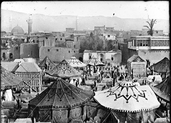 Лагерь паломников собирающихся в Мекку. 1920
