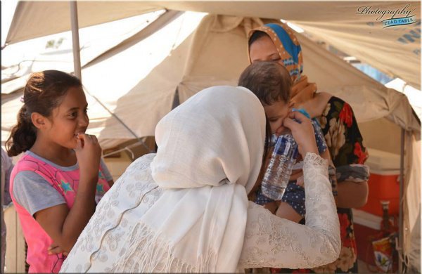 Молодожены из Ирака накормили 225 семей в день свадьбы