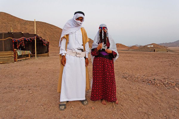 Бедуины Африки опровергли главную ложь о чёрном цвете одежды в жару. Хитрость в другом