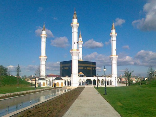 Вторая в мире мечеть с Каабой в самом центре