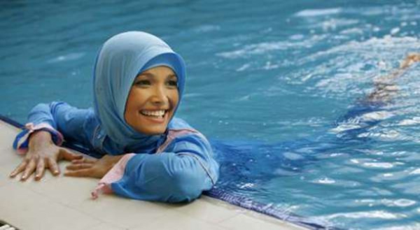 Картинки по запросу фото плавание мусульманки