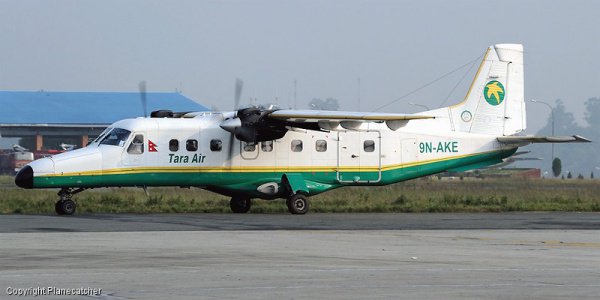 Пассажирский самолет исчез в горах Непала