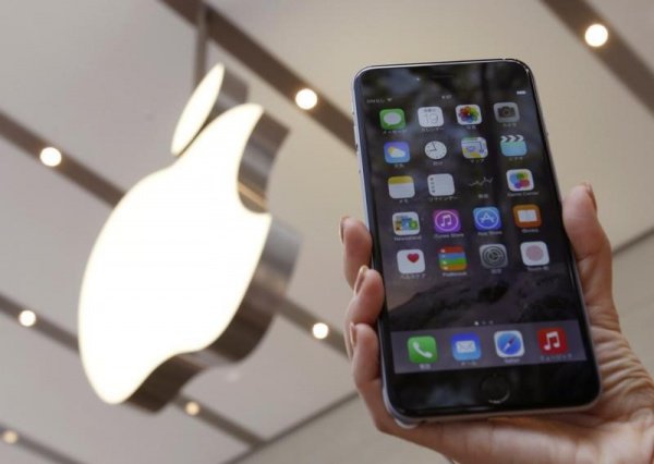 Минюст США потребовал от Apple взломать еще 12 айфонов