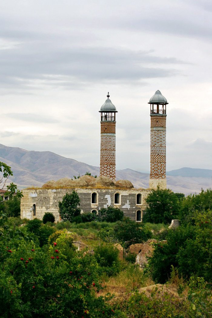 Мечеть - единственное здание, уцелевшее в этом городе-призраке (ФОТО)