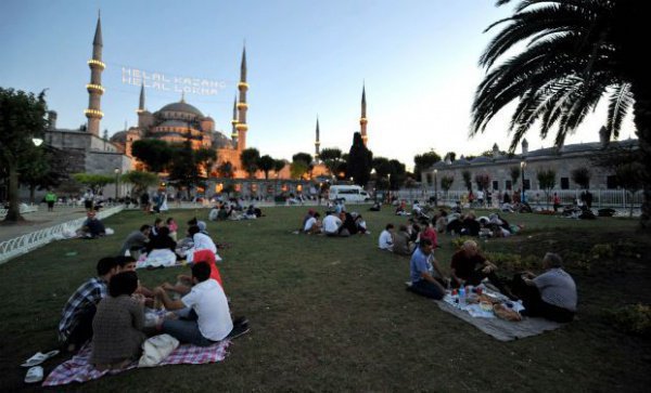 Совместный ифтар в Турции