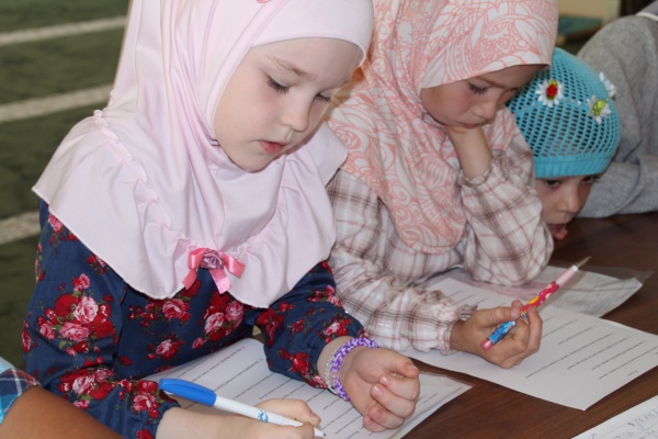 Воспитанники летнего лагеря при мечети «Рамазан» получили подарки от БФ «Закят»