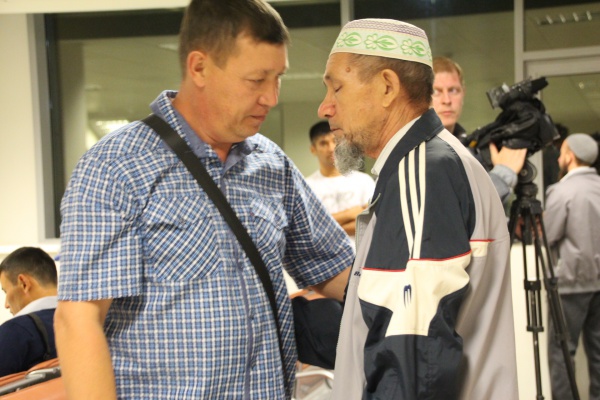 Группа татарстанских паломников во главе с муфтием РТ отправилась в хадж (ФОТО)