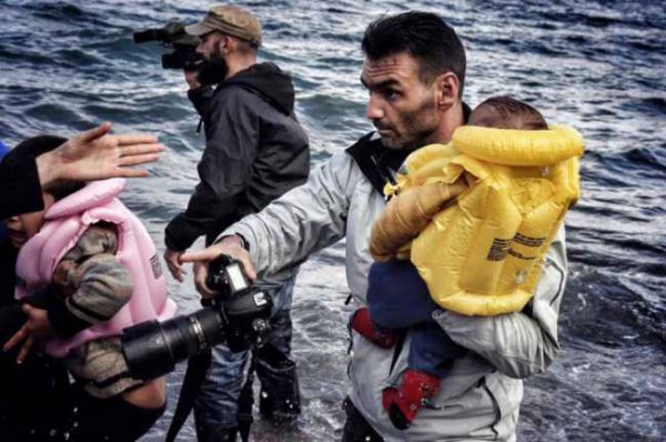 Фотограф спасает малыша. 