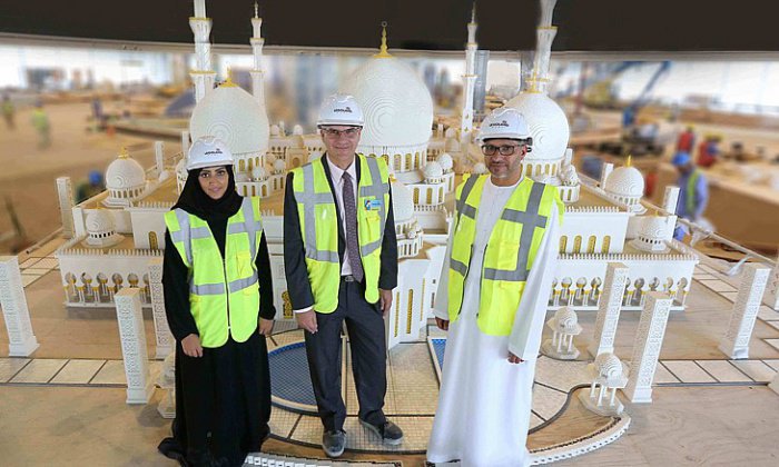 Из этого знаменитую Белую мечеть в Абу Даби не собирали еще никогда