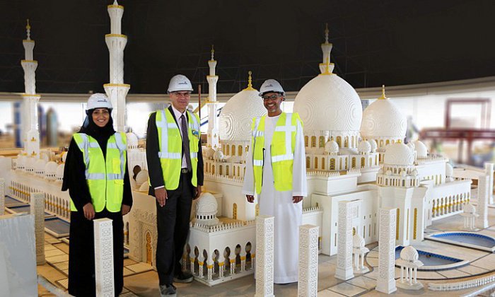 Из этого знаменитую Белую мечеть в Абу Даби не собирали еще никогда