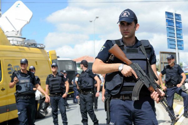 Турецкие спецслужбы задержали не менее ста армейских имамов