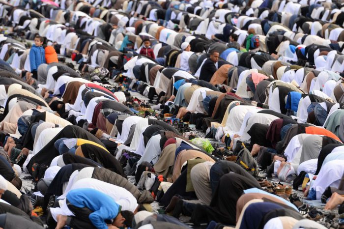 Мусульмане по всему миру отмечают Курбан-байрам 2016 (ФОТО)