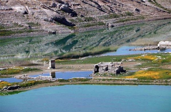 В Турции «всплыла» деревня, затопленная 25 лет назад (Фото)