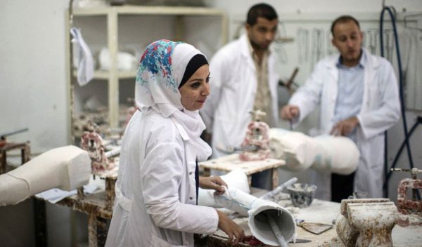 В протезах руки или ноги остро нуждаются порядка 2300 жителей Газы.