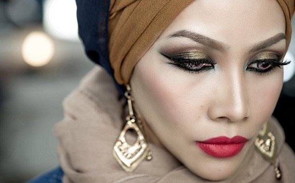 Житель ОАЭ не узнал свою супругу без макияжа