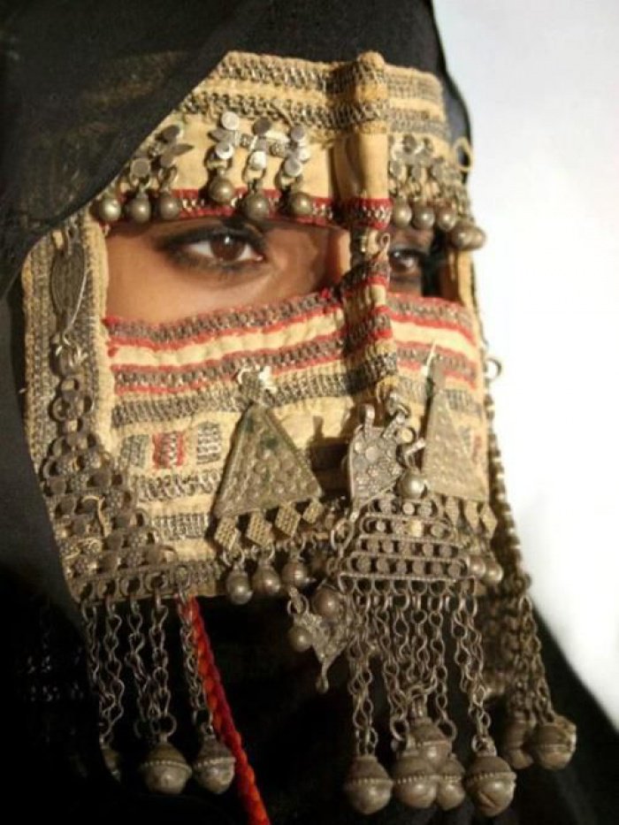 10 уникальных фасонов женских масок Ближнего Востока