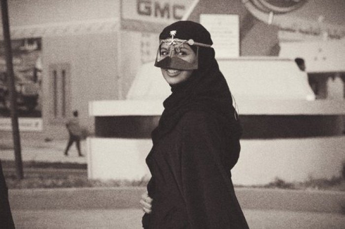 10 уникальных фасонов женских масок Ближнего Востока