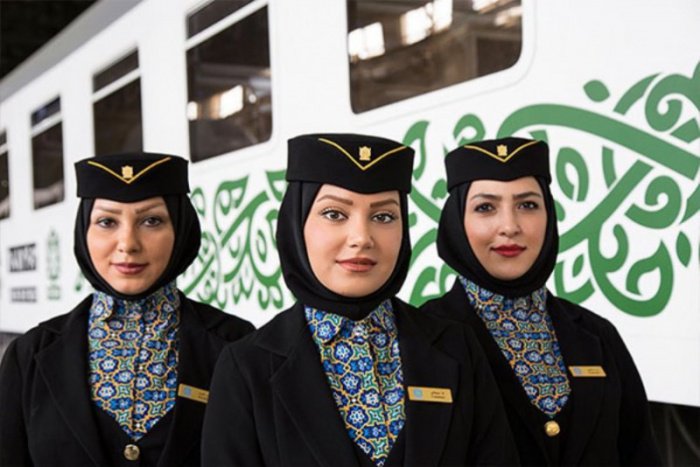 Проводницы первого в Иране пятизвездочного поезда