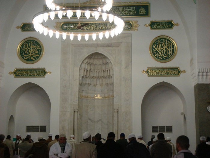 Побывайте внутри самой первой мечети в истории