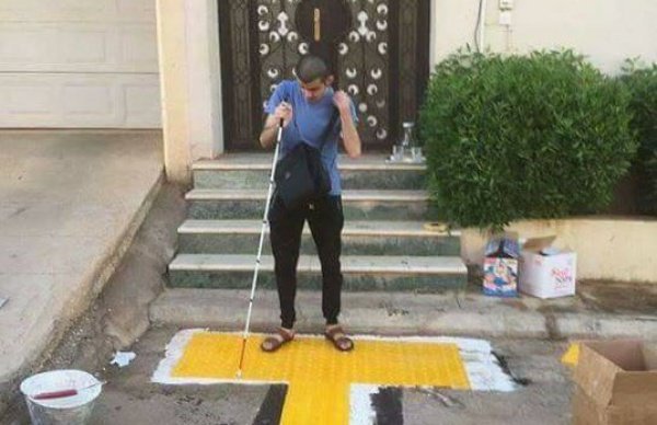 Соседи соорудили для слепого мужчины специальную дорожку, чтобы тот мог ходить в мечеть