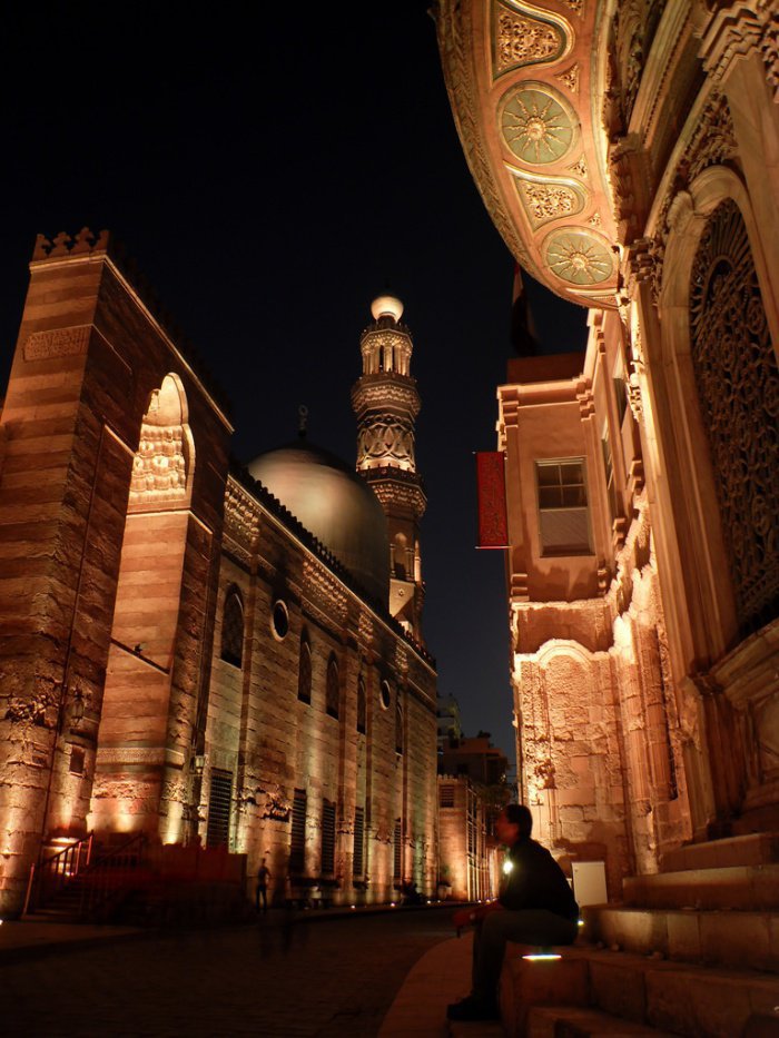 Грандиозная мечеть в честь человека, прошедшего путь от раба до султана