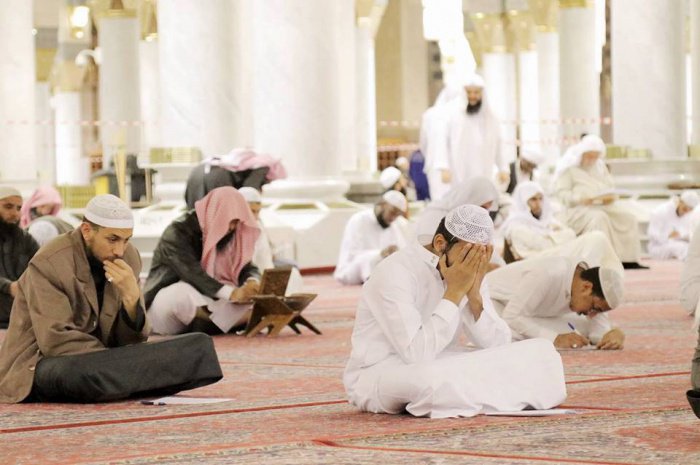 Так проходит экзамен в мечети Пророка в Медине