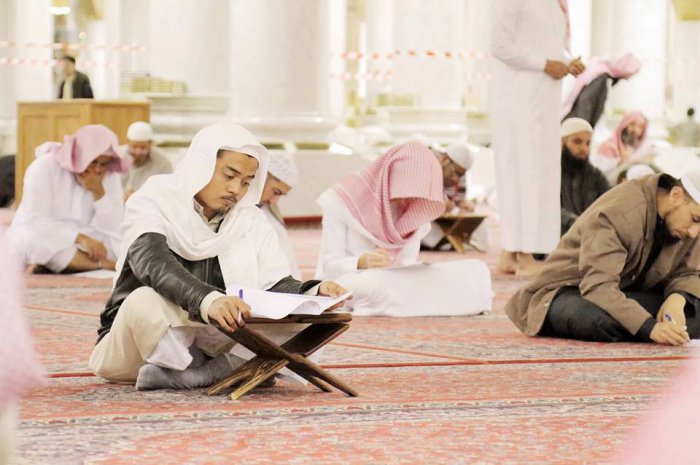 Так проходит экзамен в мечети Пророка в Медине