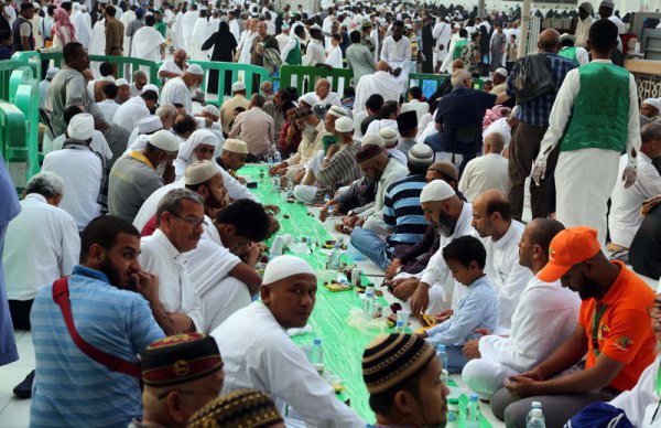 Как проходят первые дни Рамадана в разных странах мира?