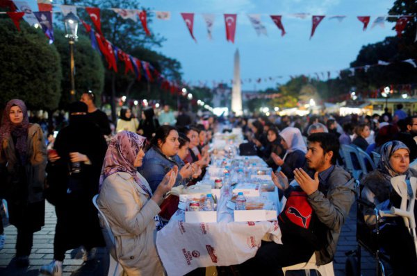 Как проходят первые дни Рамадана в разных странах мира?