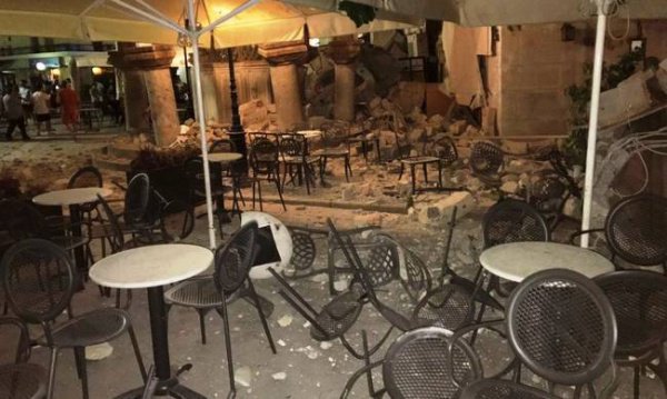 Мощное землетрясение в Турции, есть жертвы (Фото, видео)