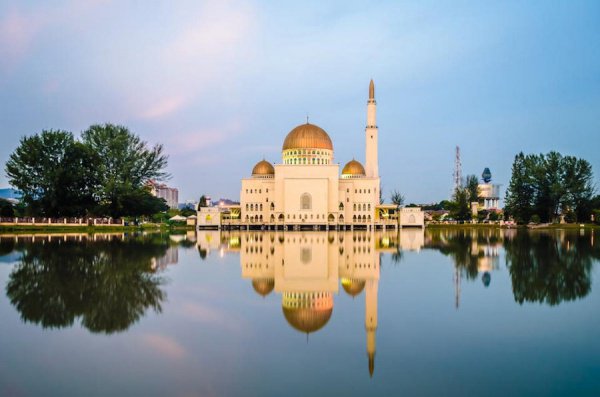 Увидеть, чтобы поверить: 10 мечетей, построенных на воде