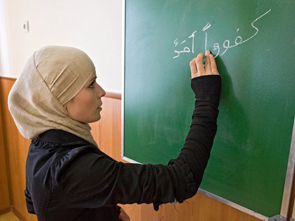 «Во время месячных, женщина-преподаватель или женщина-ученик, могут читать Коран по слогам»