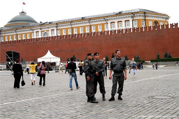 В полицию поступил звонок о бомбе на Красной площади