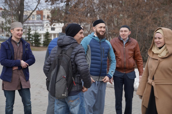 Камиль Самигуллин с мусульманскими активистами. 
