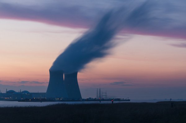 Продление срока работы существующих реакторов является более эффективным способом сохранить низкоуглеродную энергетику, чем строительство новых АЭС