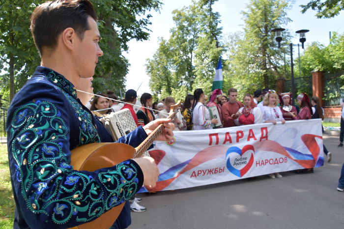 Парад Дружбы народов прошел в Казани по случаю Дня России (ФОТО)