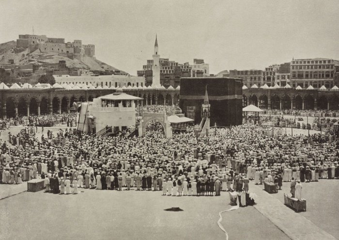 Таинственный фотограф-мусульманин, сделавший первые фото Каабы и Мекки в истории