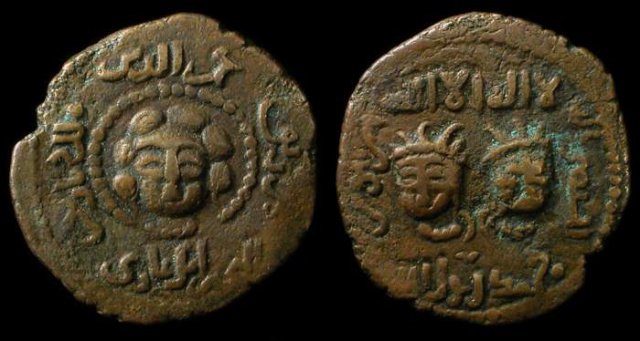 Какой аят был написан на самых первых мусульманских монетах?