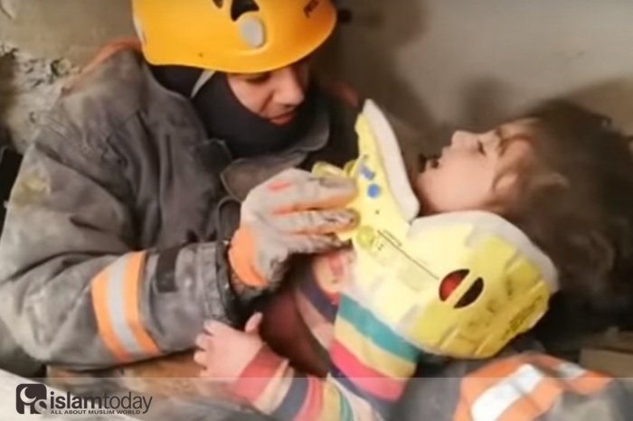 Землетрясение в Турции: мужчина пожертвовал собой, чтобы спасти семью (ФОТО)