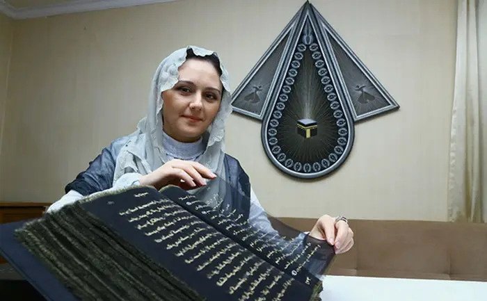 Как выглядит Коран из шелка с золотыми буквами? (ФОТО)