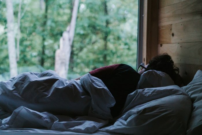Нарушение сна, по словам эксперта, также является крайне частым признаком любого другого психического расстройства, либо временного состояния стресса