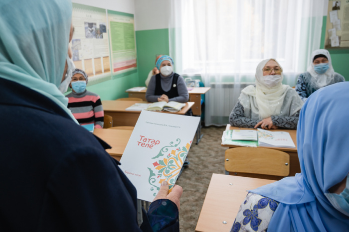 В Татарстане также функционируют 700 примечетских курсов по основам ислама и религиозному воспитанию, где работают больше 1500 устазов