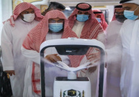 Роботы в Запретной мечети, или как в Мекке защищаются от коронавируса (ФОТО)