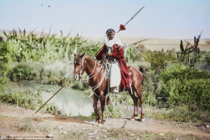 Цветные фото бедуинов Ближнего Востока, сделанные более 120 лет назад