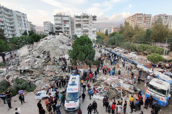 В Турции продолжает расти число жертв землетрясения. 