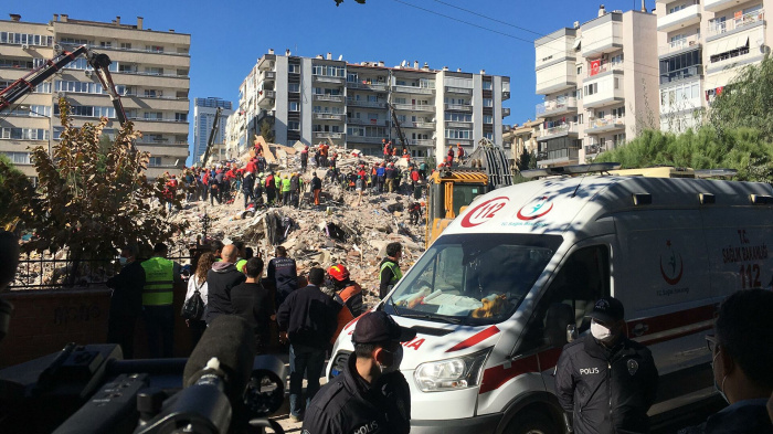 В Турции растет число жертв землетрясения. 
