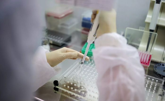 Две иранские вакцины от коронавируса будут испытаны на людях. 