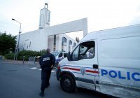 Во Франции проверят 76 мечетей, подозреваемых в пропаганде экстремизма
